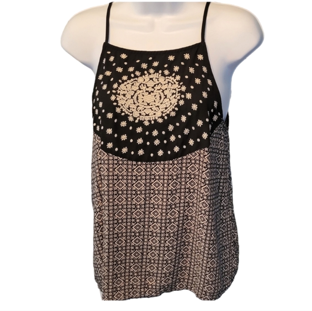 THLM Women's Tank Top W/ Embroidered Details Size S